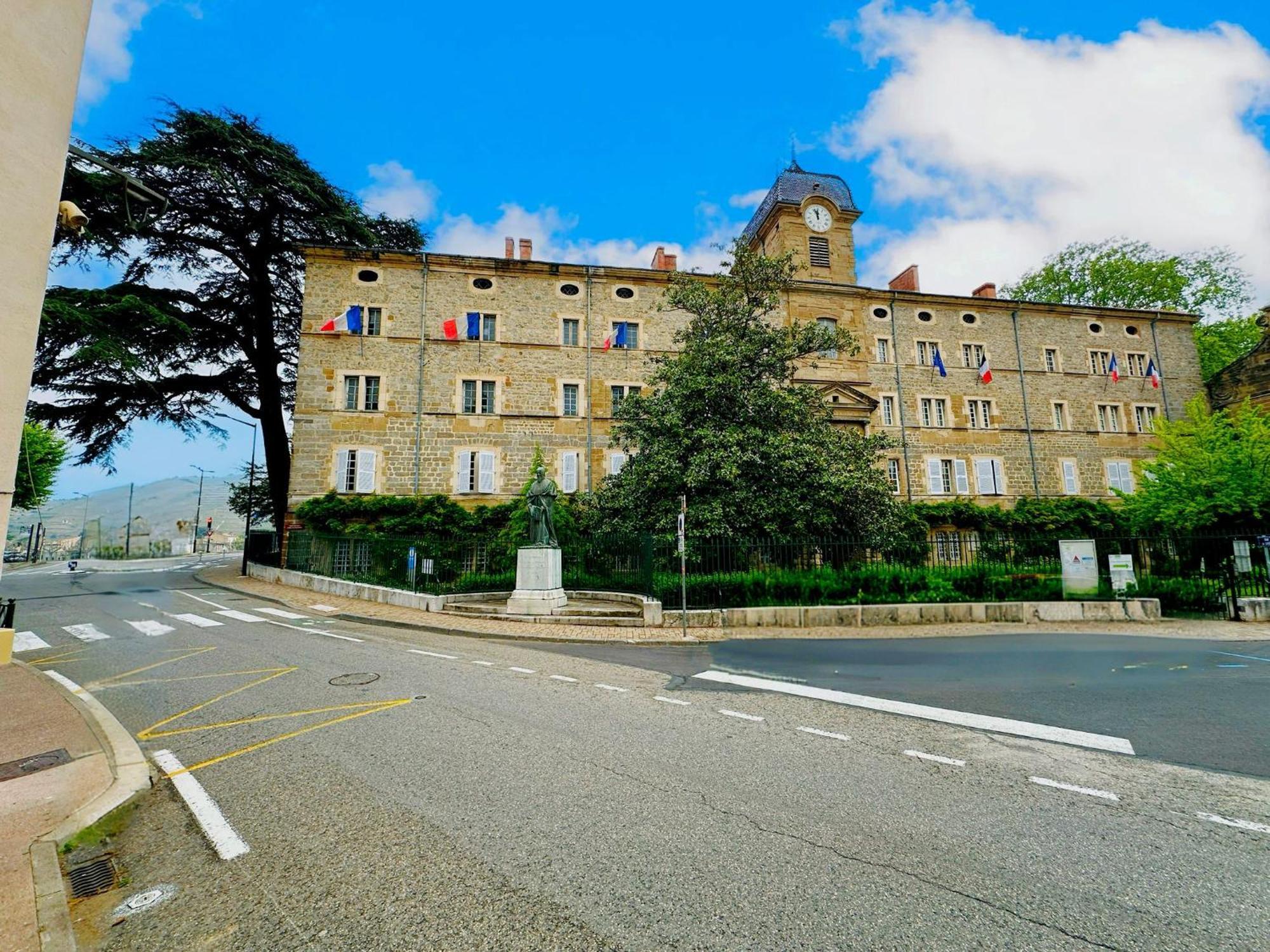 Апартаменты Le Clos Du Rhone - Hypercentre - Wifi Турнон-сюр-Рон Экстерьер фото